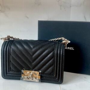 Chanel boy chevron Black caviar pattern with shinny silver hardware bag